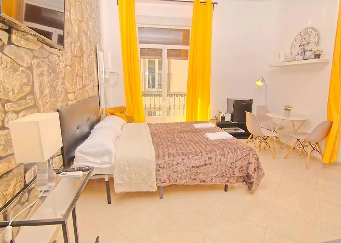 Balcony & Centro Homestay Malaga